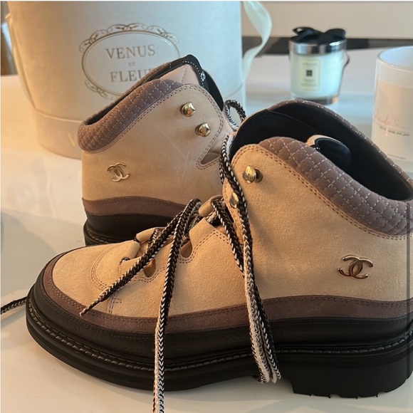 NEW IN BOX Chanel pink hiking boots - Picture 11 of 12